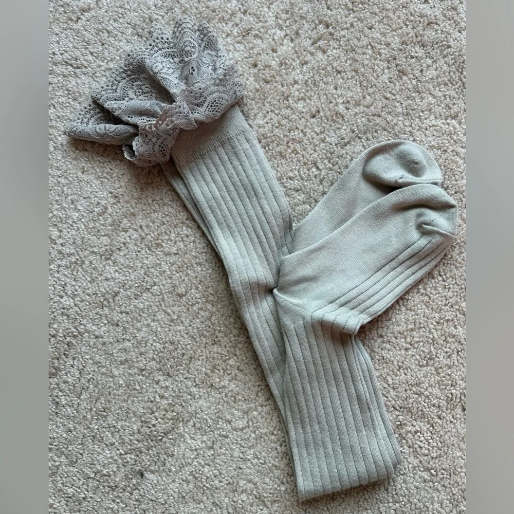 NWOT Ribbed Ruffle Socks